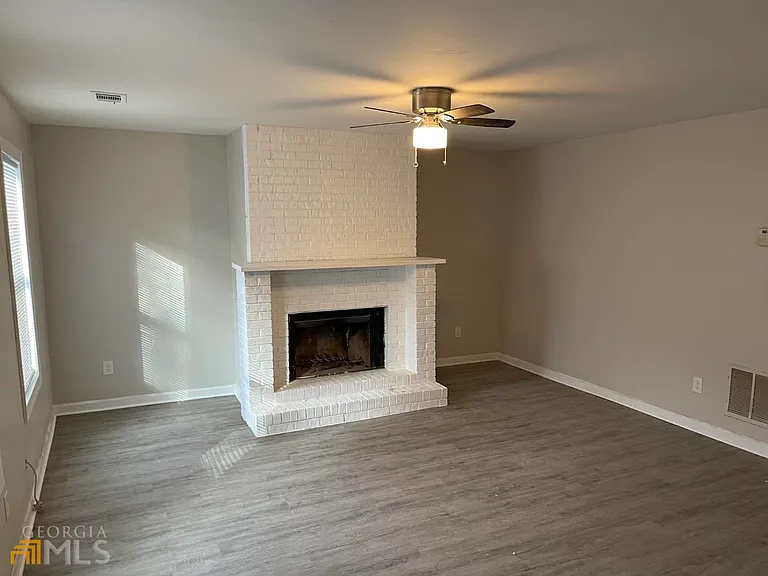 907 Silverwood Dr #907 — Photo 3