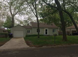 5812 SE Cross St, Topeka, KS 66619