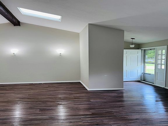 4th image of 3653 Beaumont Dr