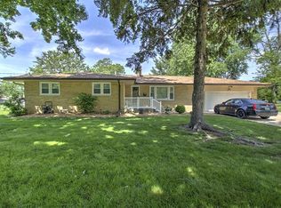 15 Barnes Dr, Decatur, IL 62526