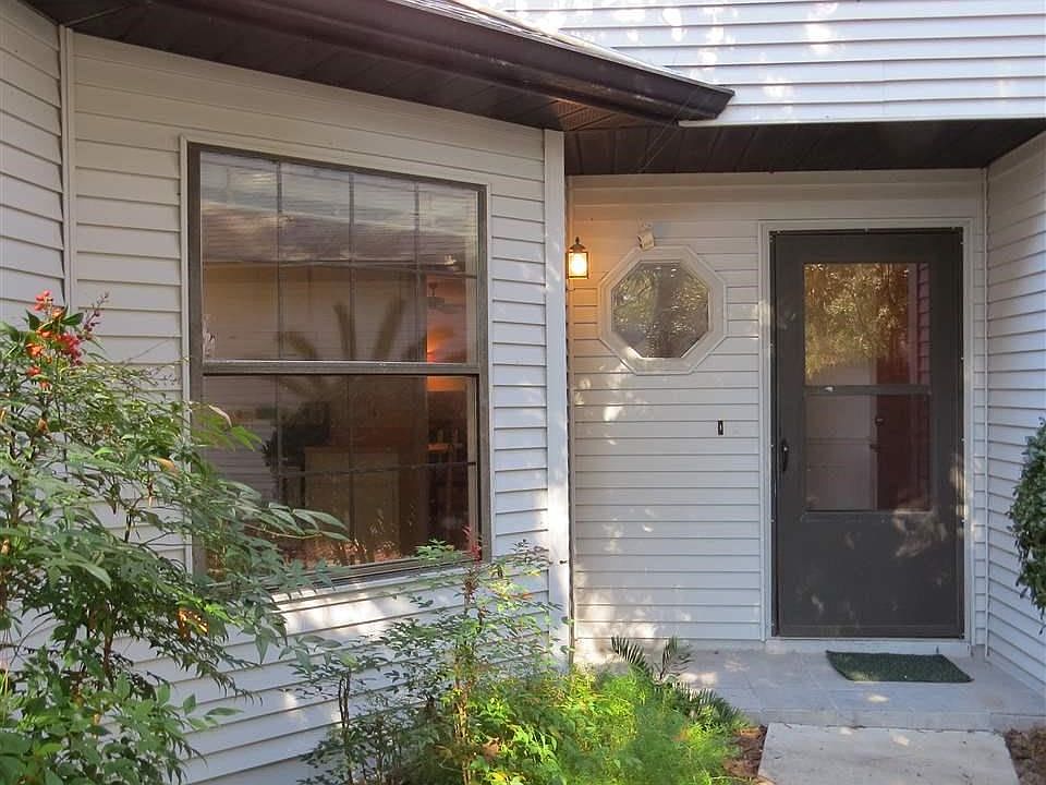 1st image of 925 NW 42nd Ter