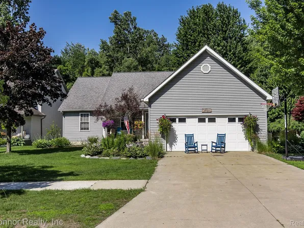 950 Hunter Ct, Marysville, MI 48040