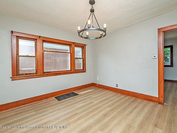 5th image of 1836 S Rundle Ave