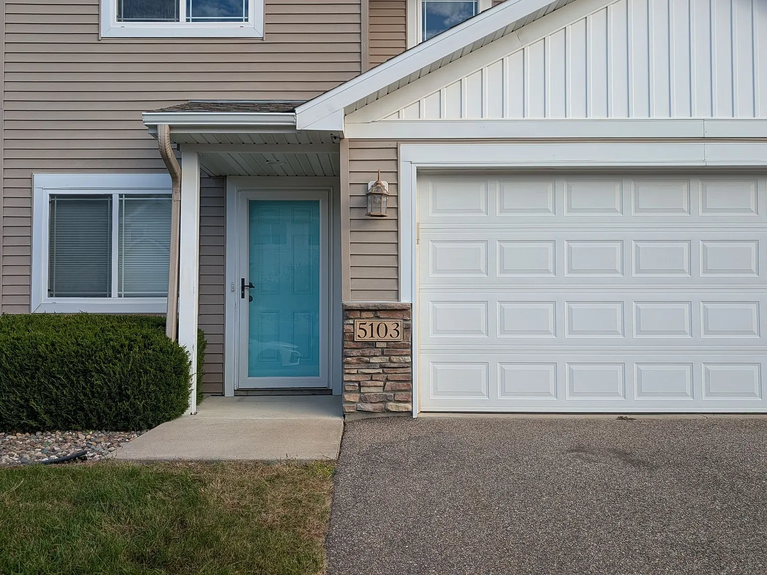 3 bed, 1.5 bath, 1480 sqft, $1,750 — Photo 2