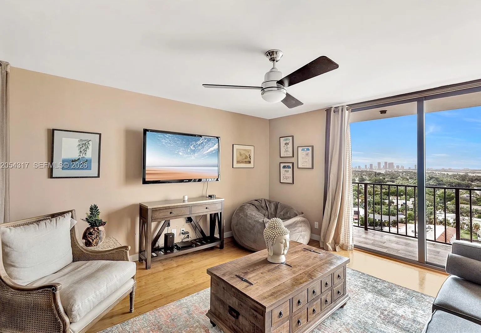 Oceanfront Plaza Condo — Photo 4