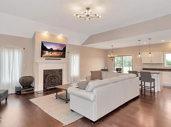 5th image of 21398 Sea Ray Ln