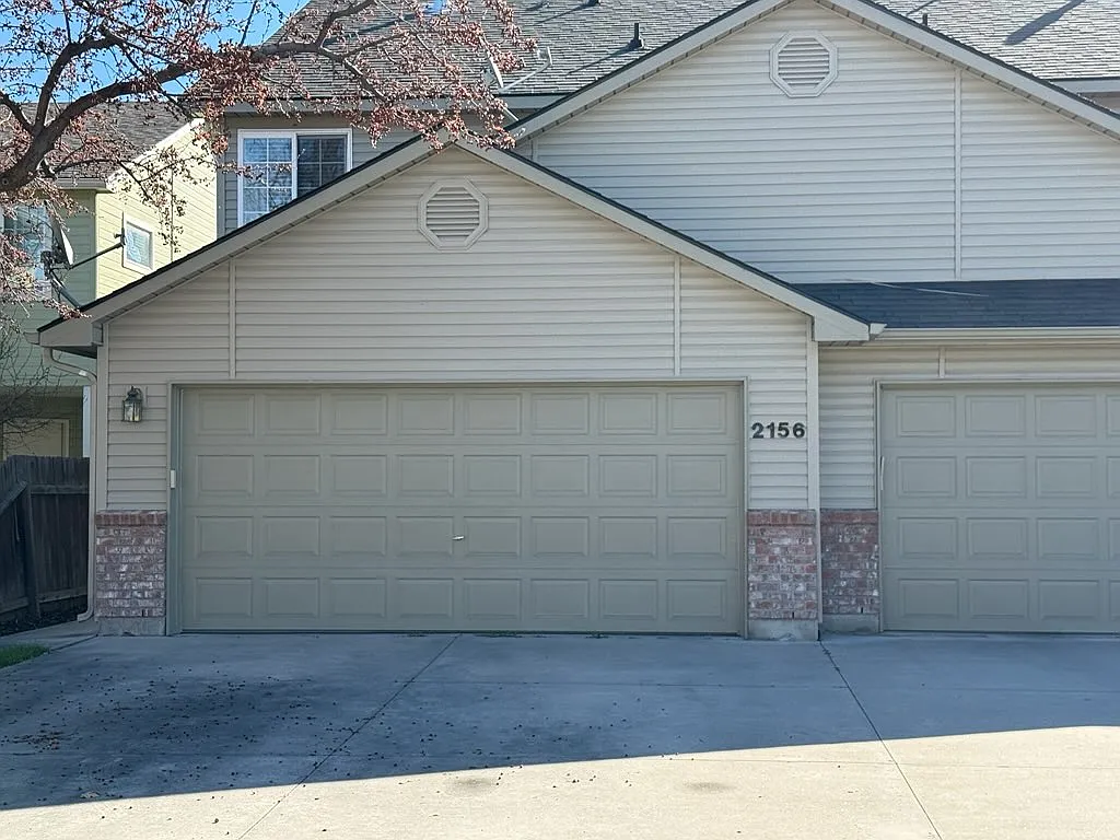 2 bed, 2.5 bath, 1230 sqft, $1,995 — Photo 1