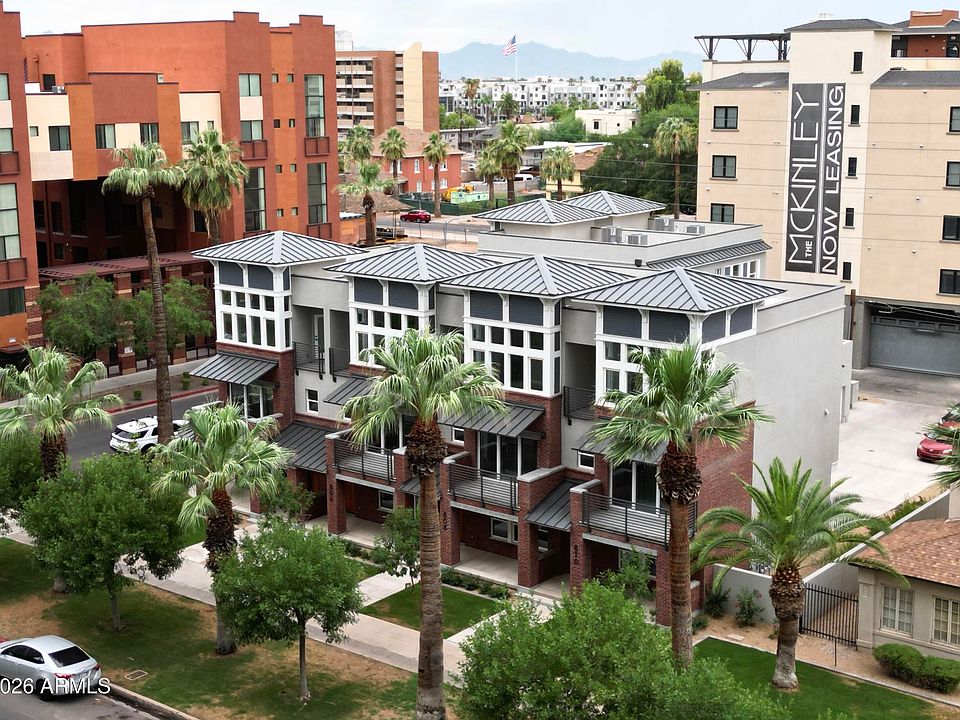 1st image of 810 N 2ND Avenue