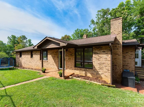 15 Gaddy Rd, Weaverville, NC 28787