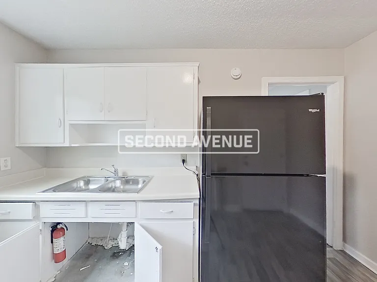 7825 Rugby Ct — Photo 2