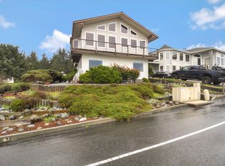 690 N Pebble Beach Dr, Crescent City, CA 95531