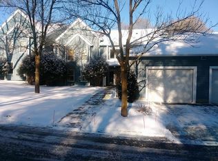 1389 Berry Ridge Rd APT 301, Eagan, MN 55123