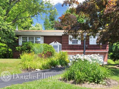 2882 Springhurst St, Yorktown Heights, NY, 10598