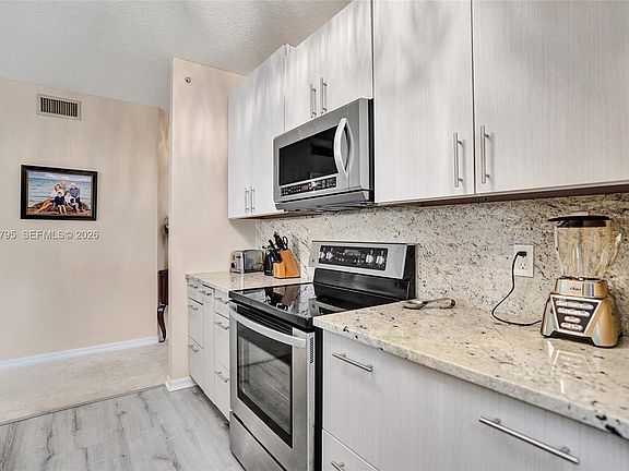 4th image of 2421 NE 65th St APT 202