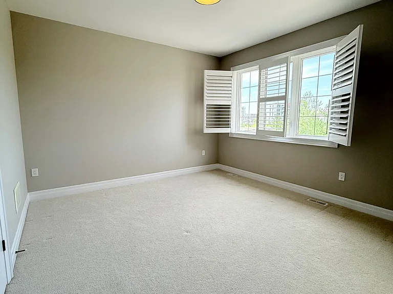 222 N Park Blvd — Photo 28