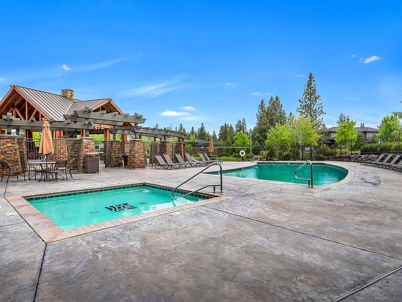 4th image of 61195 Snowbrush Dr