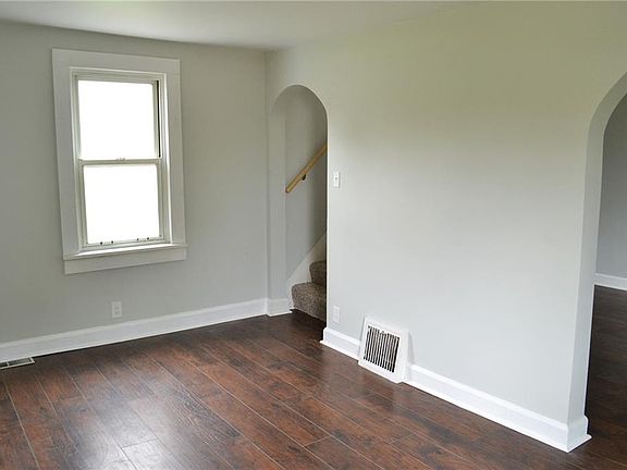 3rd image of 1221 Mason St