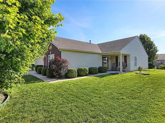 3rd image of 5803 Woodland Trace Blvd