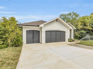 10431 River Hills Pl, Parkville, MO 64152