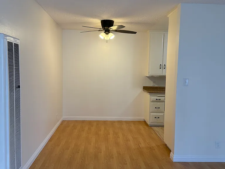 1053 Western Ave #7 — Photo 3
