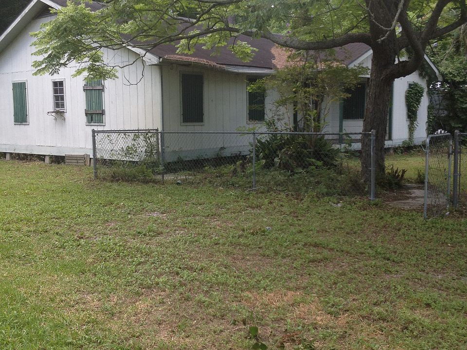 2nd image of 201 Henderson St