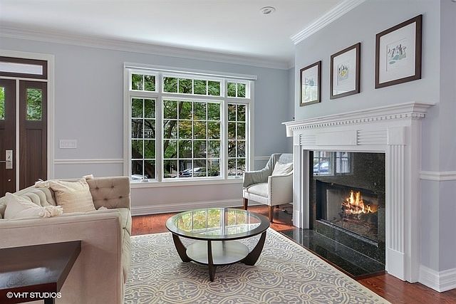 1st image of 3236 N Hoyne Ave