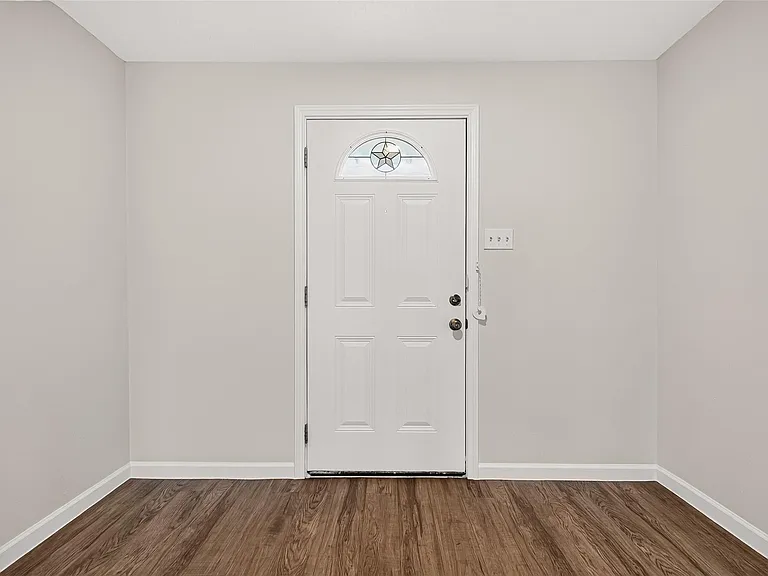 7407 Cortes Dr — Photo 3