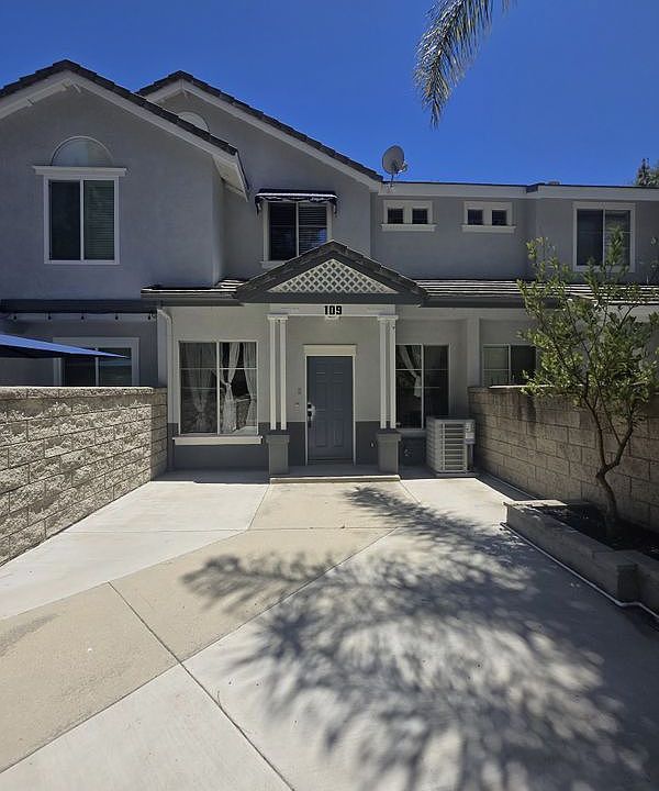 1st image of 109 Breakers Ln