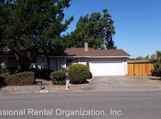 1833 Holiday St, Santa Rosa, CA 95403