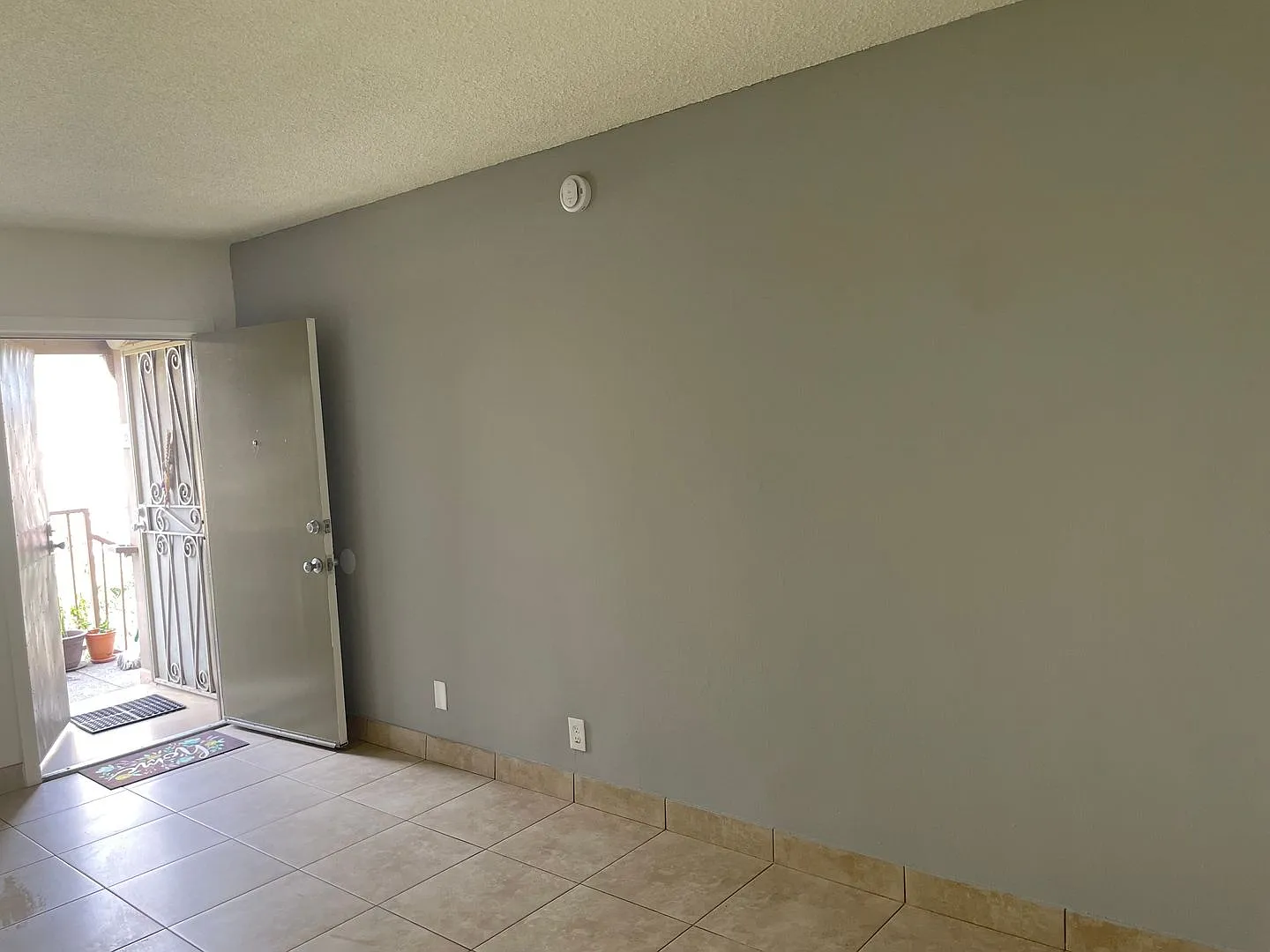 549-55A — Photo 2