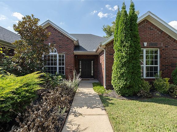 3rd image of 206 Tunbridge Dr