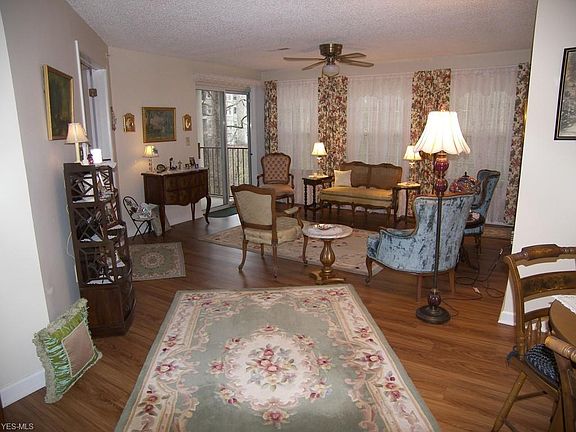 3rd image of 220 Fox Hollow Dr APT 209