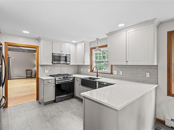 4th image of 157 Tara Ln