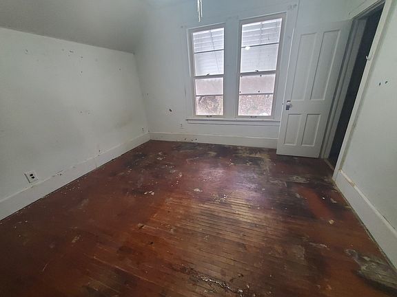 4th image of 2737 11th Ave #C