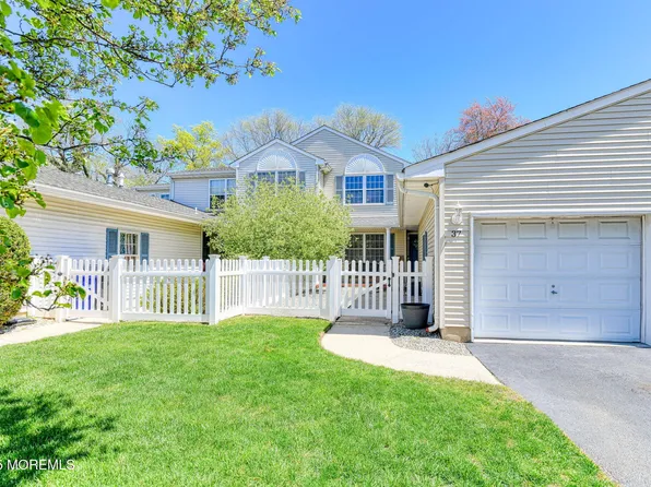 37 Cherrywood Circle #137, Brick, NJ 08724