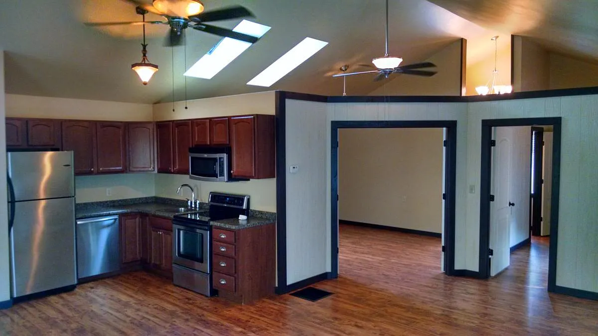 1 bed, 992 sqft, $1,548 — Photo 3