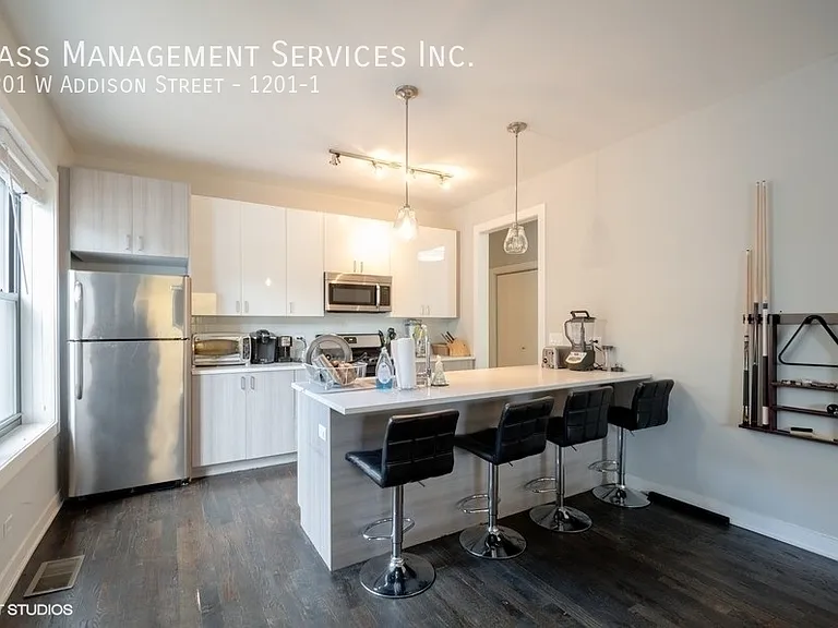 1201 W Addison St #1 — Photo 3