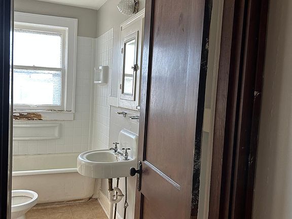 5th image of 1561 Fernwood Ave APT 1