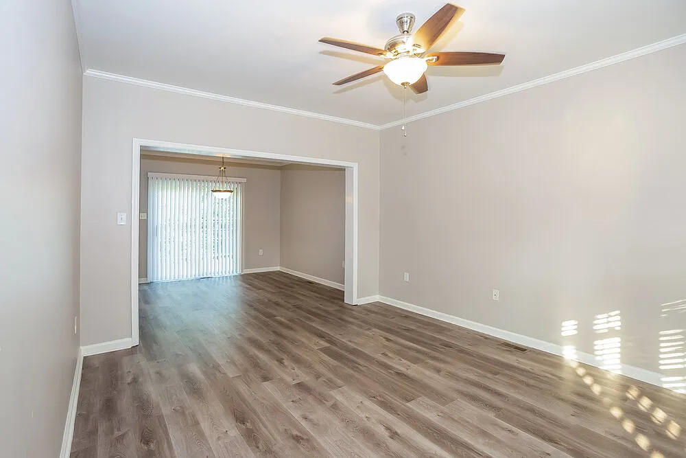 3 bed, 2.5 bath, 1578 sqft, $1,915 — Photo 4