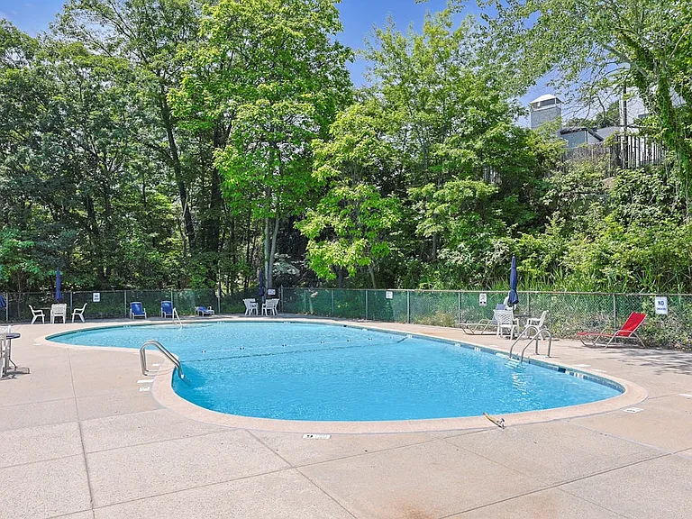 412 Benedict Ave #6C — Photo 20