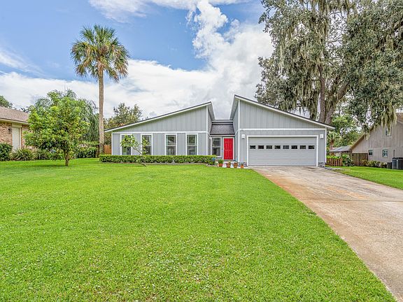 2nd image of 10 Oaks Dr