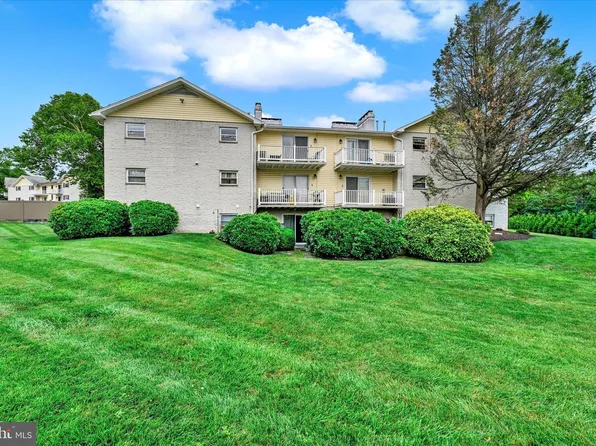 8 Warren Lodge Ct APT 1B, Cockeysville, MD 21030