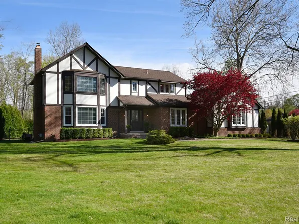 21520 Corsaut Ln, Beverly Hills, MI 48025