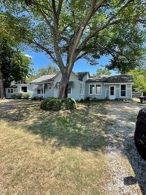 Building Photo - 515 E Dallas Rd