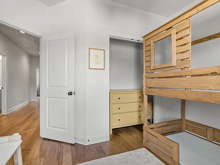 613 Harrington Hls — Photo 16