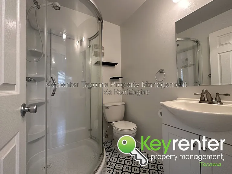 1402 E 52nd St — Photo 11