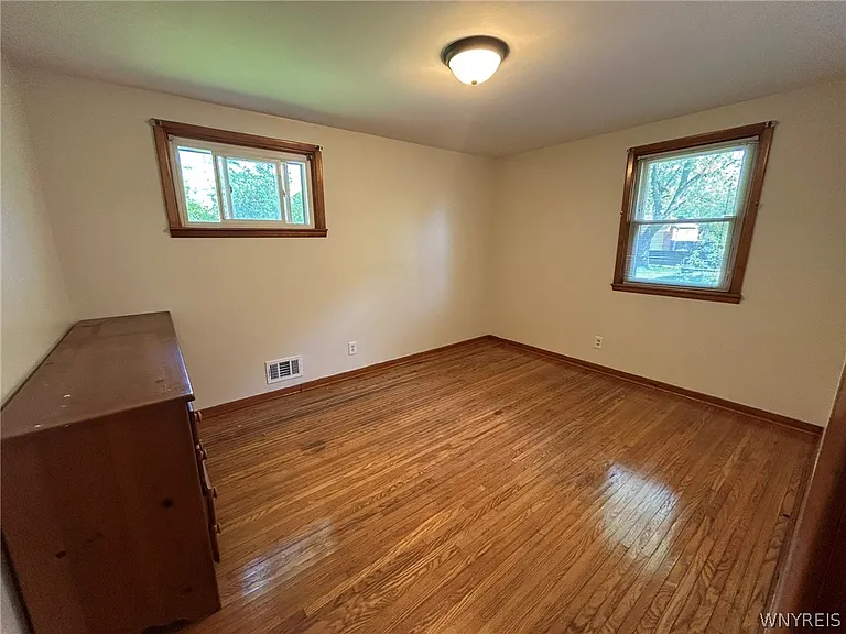 1835 Military Rd — Photo 23