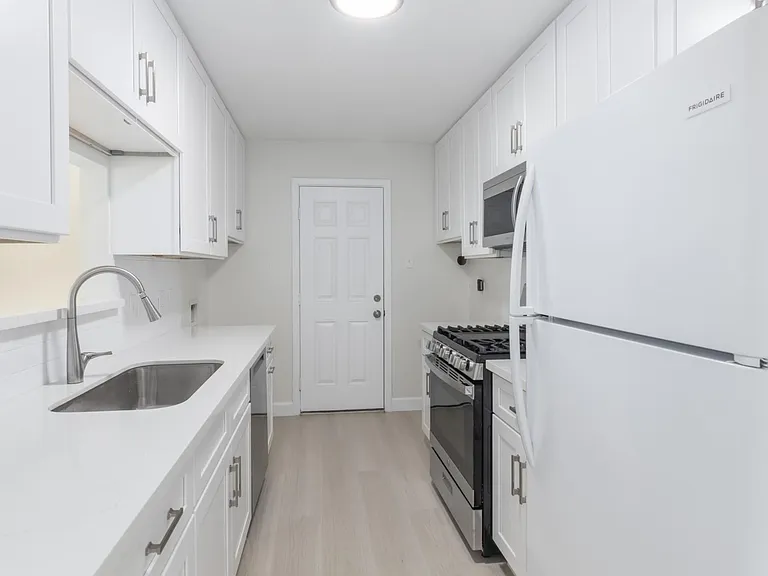 1007 Cedar St — Photo 8