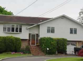 163 Baylawn Ave, Copiague, NY 11726