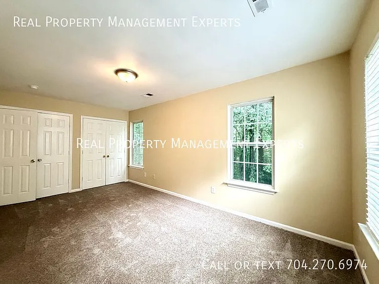 4025 Oakwood Rd — Photo 10